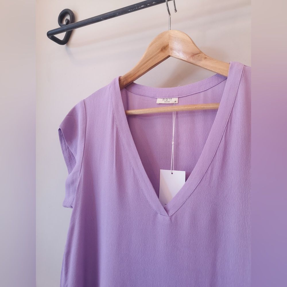 🇨🇦 Naïf 🇨🇦 Lilac Vneck Blouse / Size XS